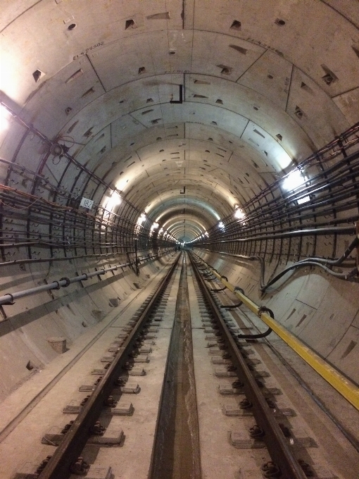 Estrada de ferro túnel metrô metro