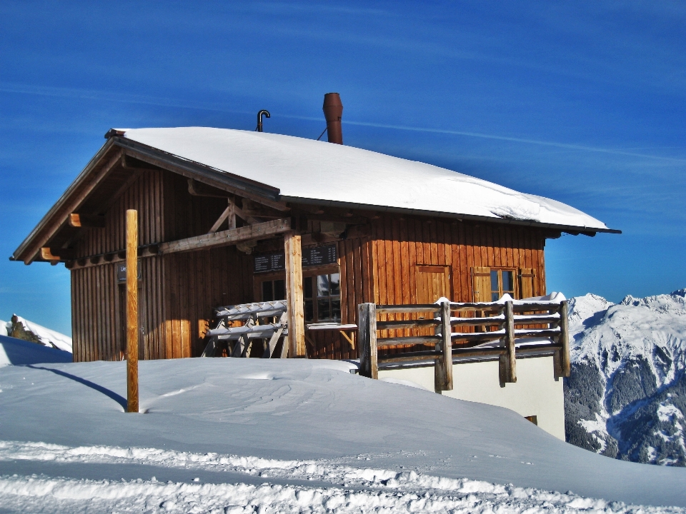 Paisaje montaña nieve invierno