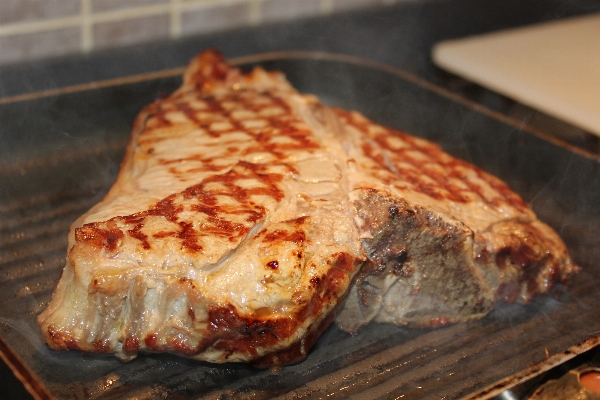 テーブル 皿 食べ物 台所 写真