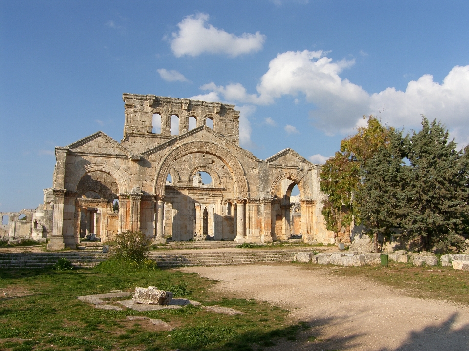 Mimari bina şato
 kilise