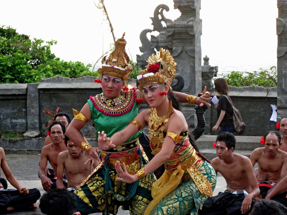 Persone danza carnevale turismo