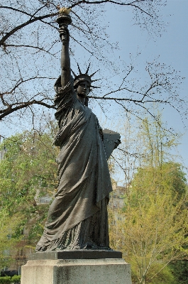 Foto Pohon arsitektur paris monumen