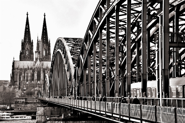 Foto Bianco e nero
 architettura ponte fiume