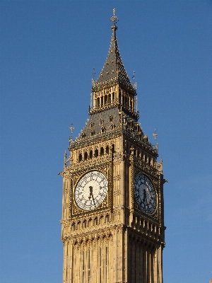 Foto Jam menara tengara katedral