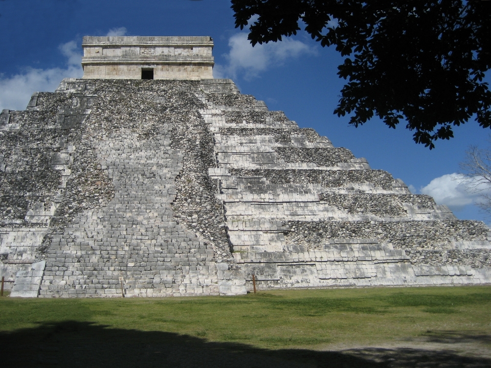 Monumento piramide punto di riferimento maya