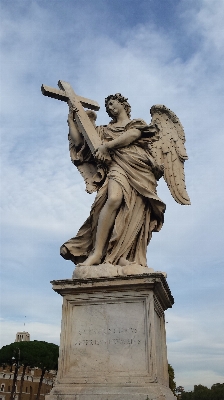 Foto Monumen patung tengara karya seni