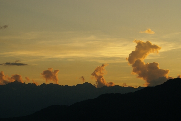 Horizon mountain cloud sky Photo