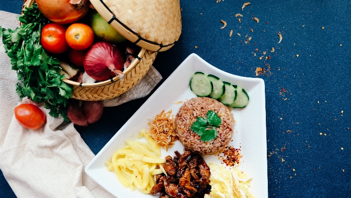 Foto Meja buah piring makanan