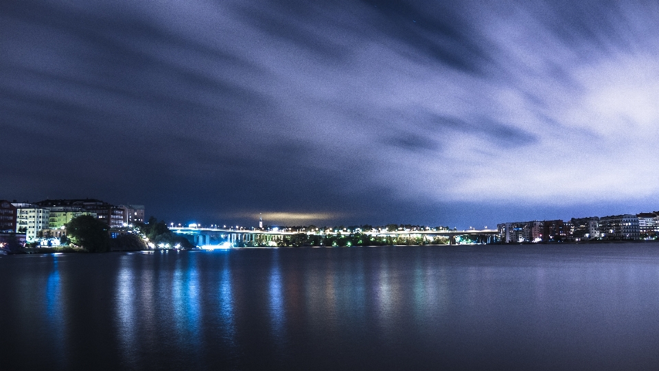 Water horizon light cloud