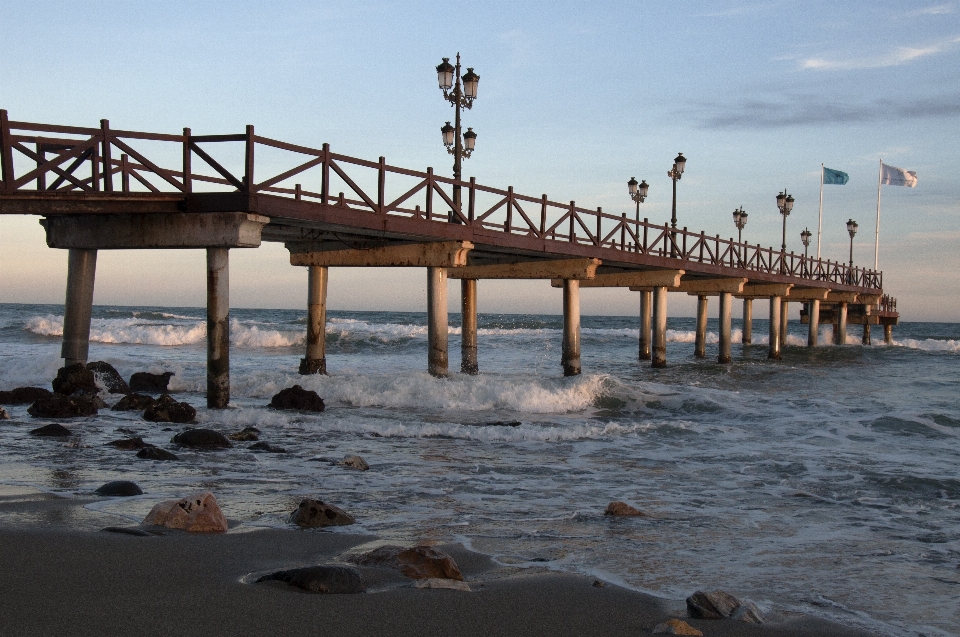 Pantai laut pesisir pasir