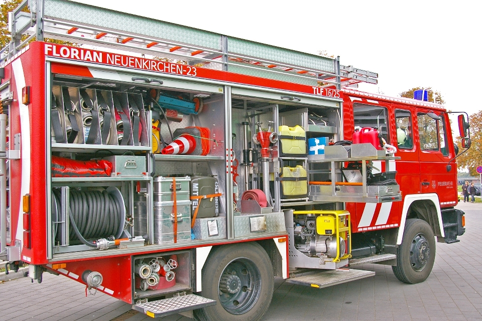 Transporte caminhão vermelho veículo