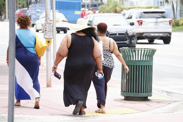 Foto Homem pedestre pessoas cidade