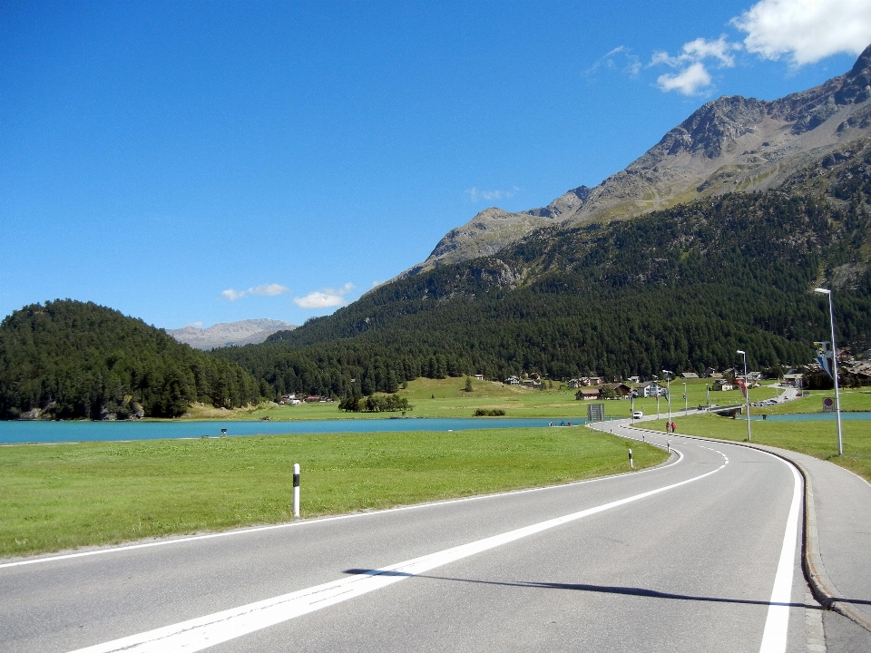 Paesaggio montagna cielo strada