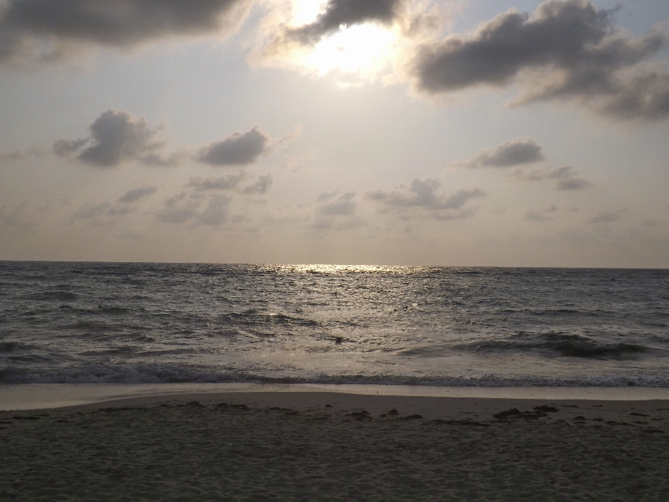 Pantai laut pesisir pasir