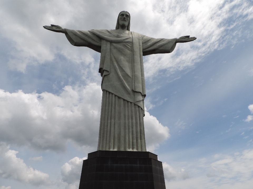 Monumento estatua america punto de referencia