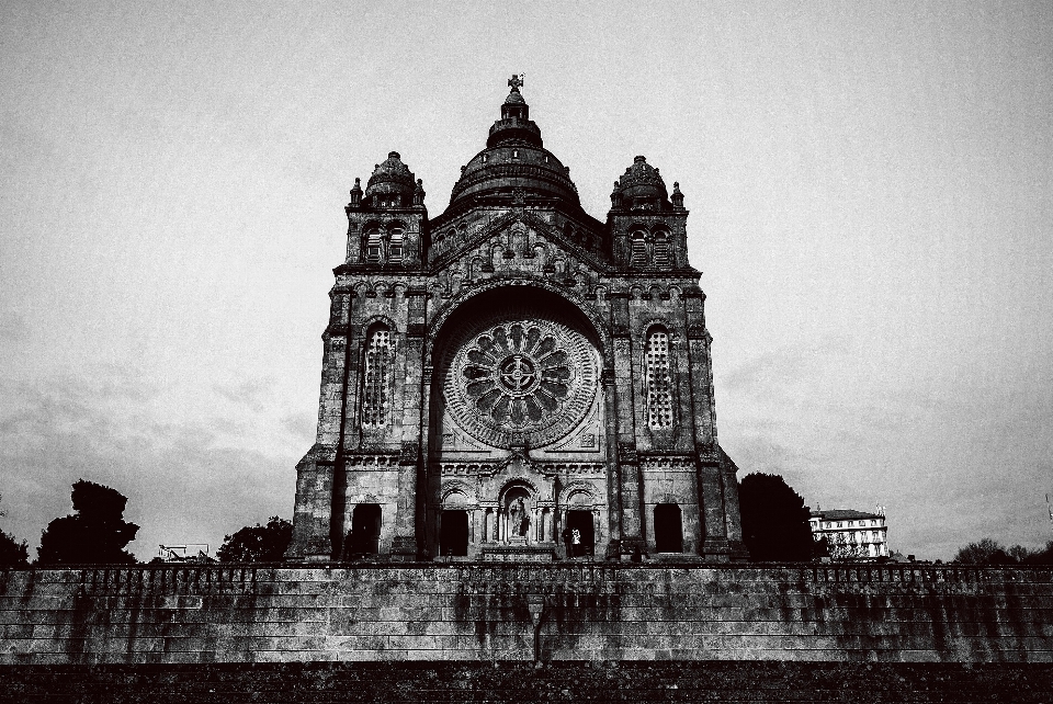 Noir et blanc
 architecture la tour religion