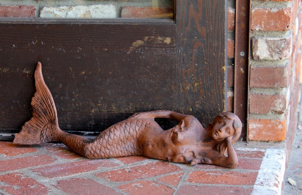 Woman statue cat mammal Photo