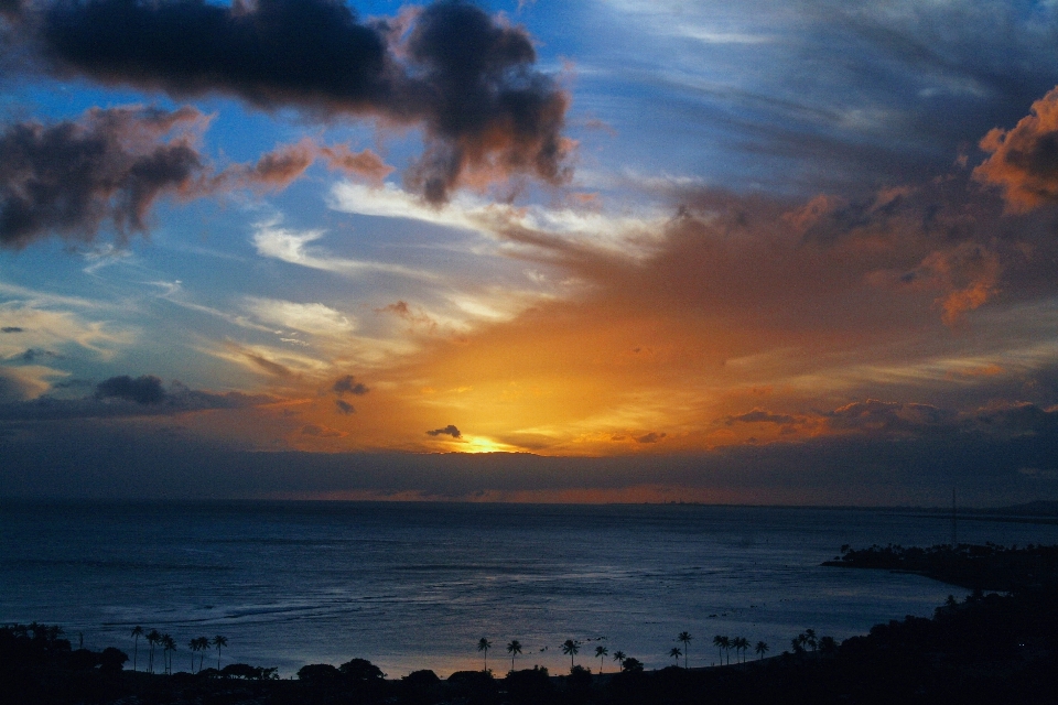 Praia mar costa oceano