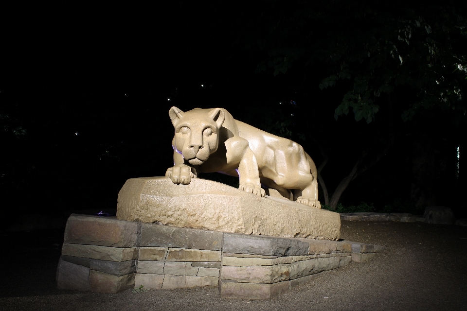 White night monument statue