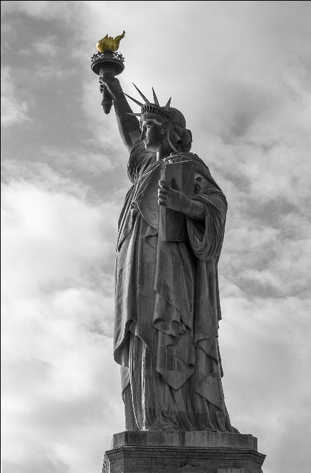 Czarny i biały
 new york pomnik statua