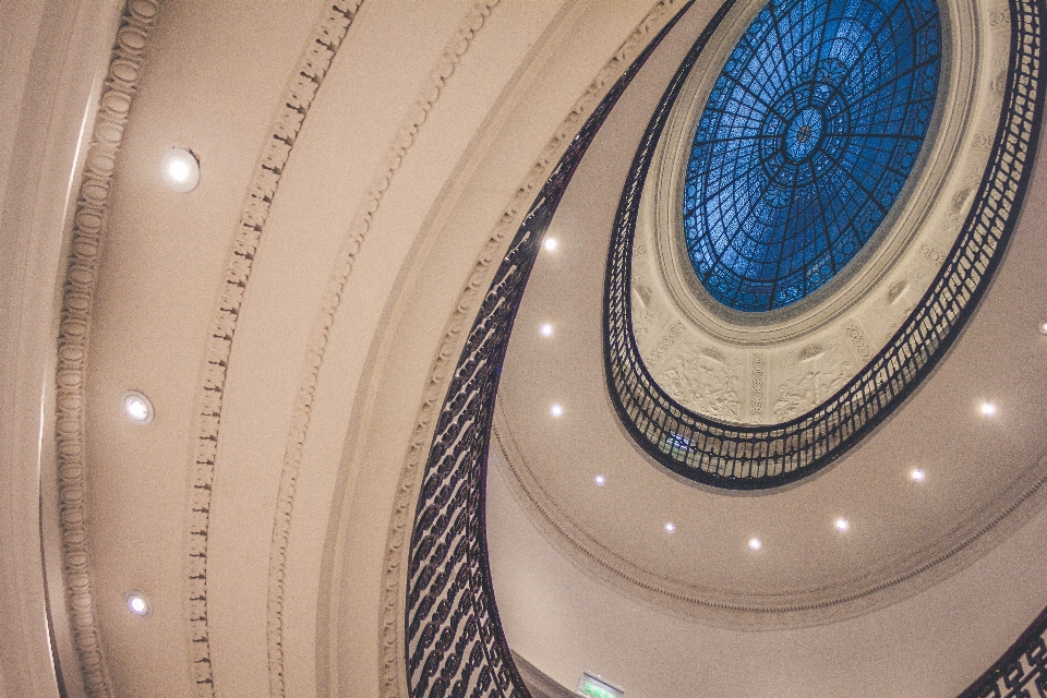 Weiss spiral- fenster monument