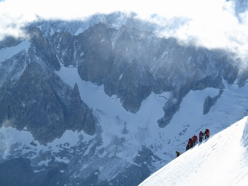 Paesaggio montagna nevicare freddo