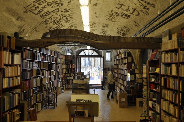 Book building old reading Photo