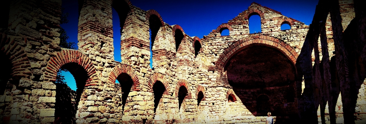 Foto Edificio arco punto di riferimento cattedrale