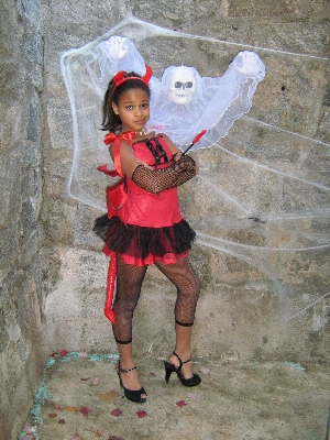 Foto Gadis halloween pakaian berpesta