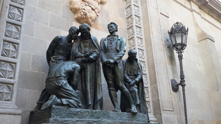 Street wall monument statue Photo