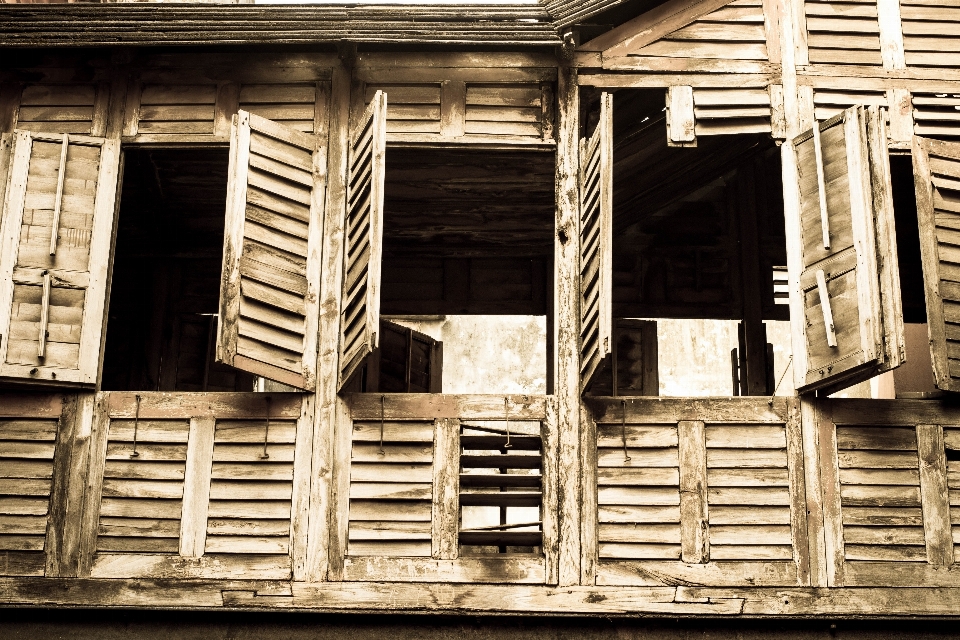 Arsitektur kayu rumah jendela