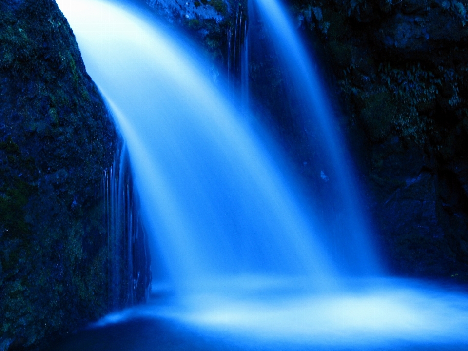 água cachoeira luz noite