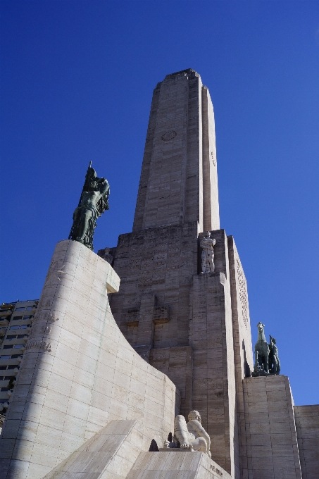 Arquitetura arranha-céu monumento estátua