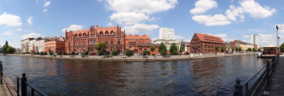 Ville urbain rivière canal
