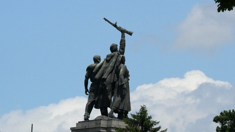 Pomnik statua rzeźba memoriał