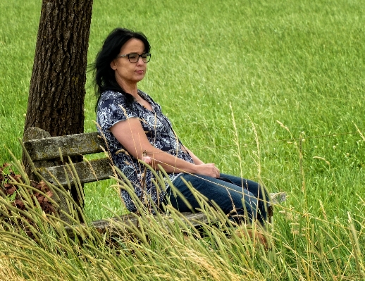 Foto Alam rumput orang wanita