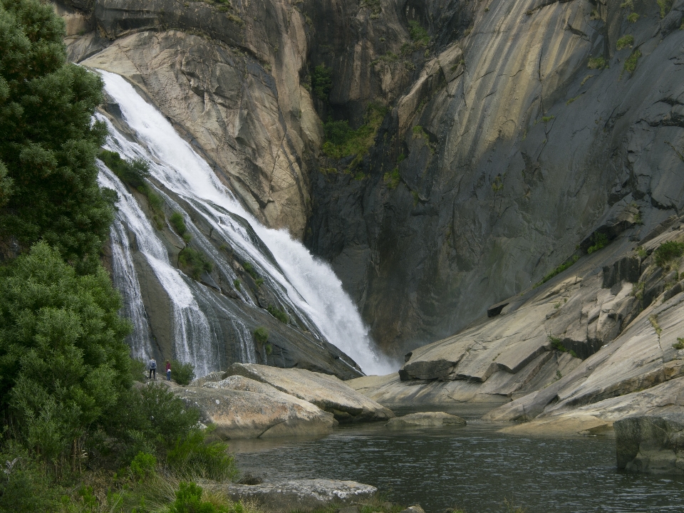 Cascada río valle stream