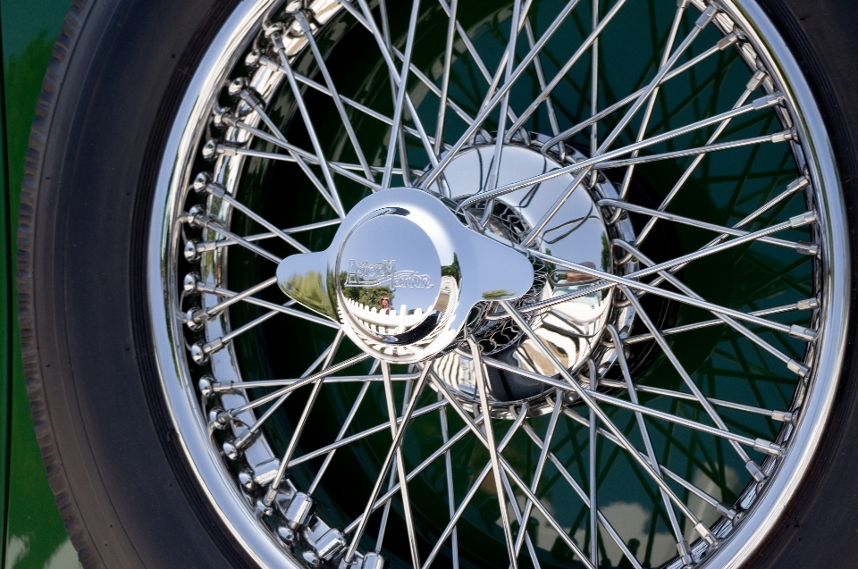 Voiture roue transport réflexion