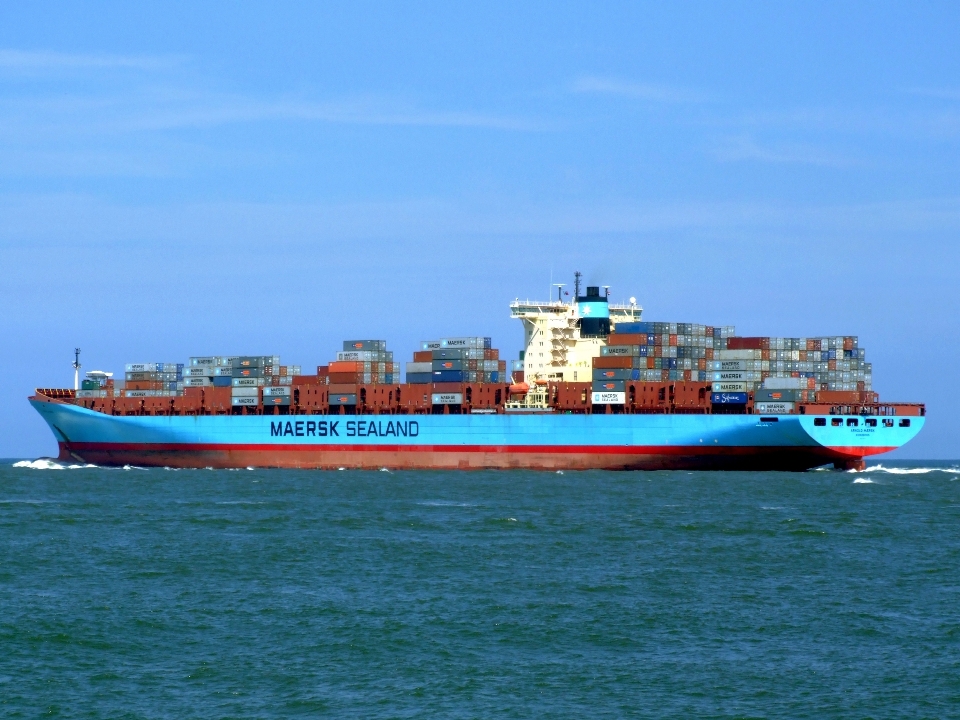 Mar océano barco transporte