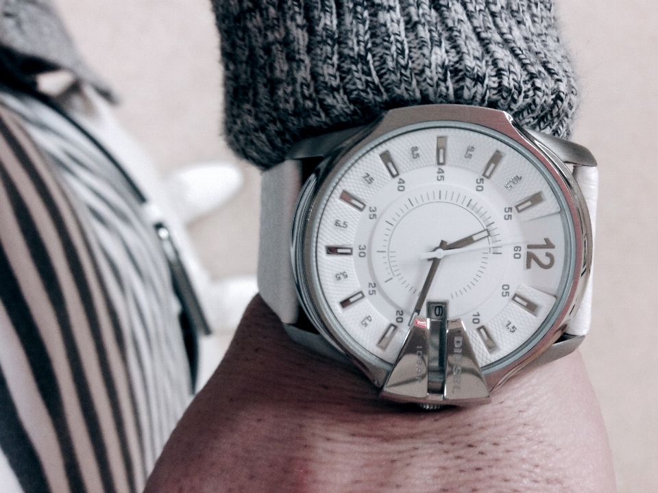 Orologio mano bianco moda