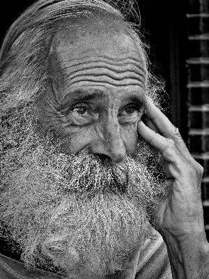 Foto Uomo libro persona bianco e nero
