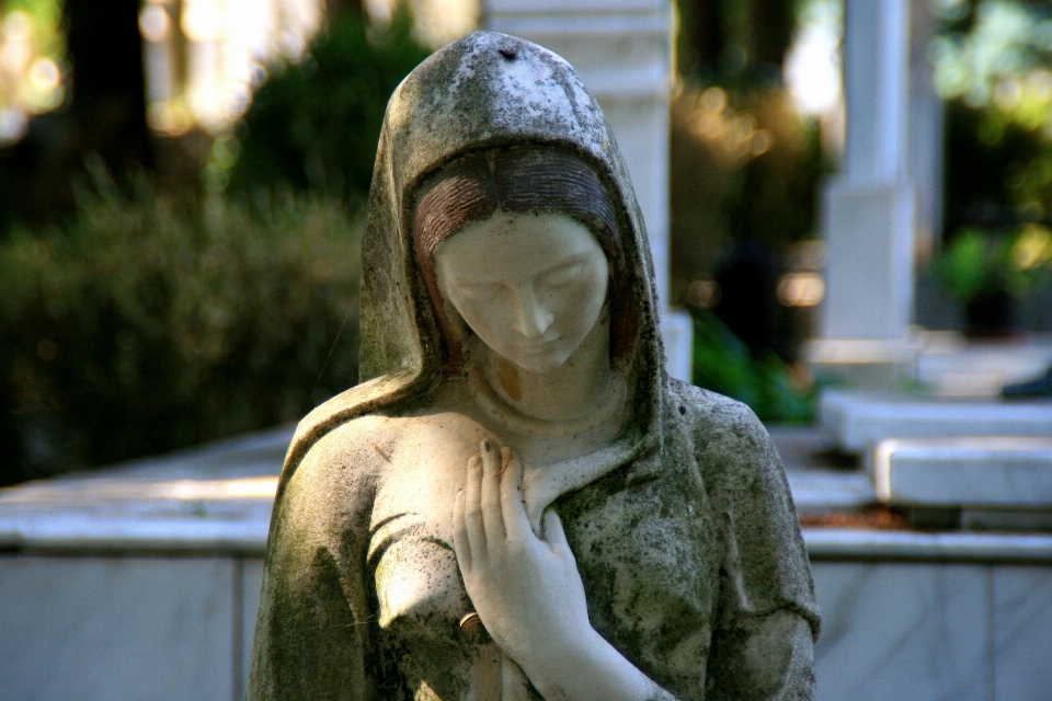 Woman monument statue green