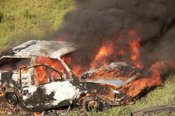 Foto Carro chama fogo solo