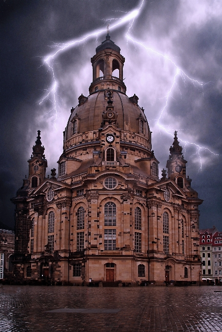 Nuit pluie paysage urbain soir