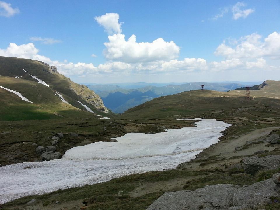 Paesaggio natura selvaggia
 a piedi montagna