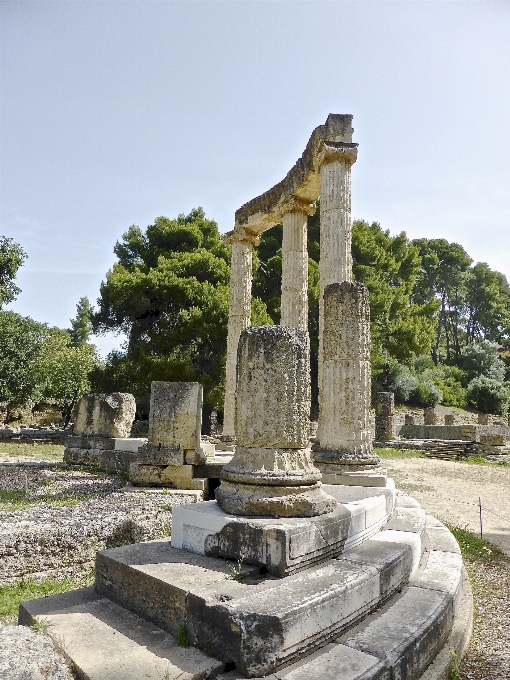 Batu monumen kuno bersejarah