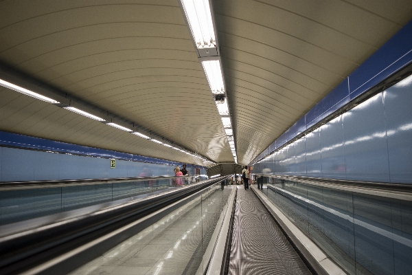 Wing city tunnel metro Photo