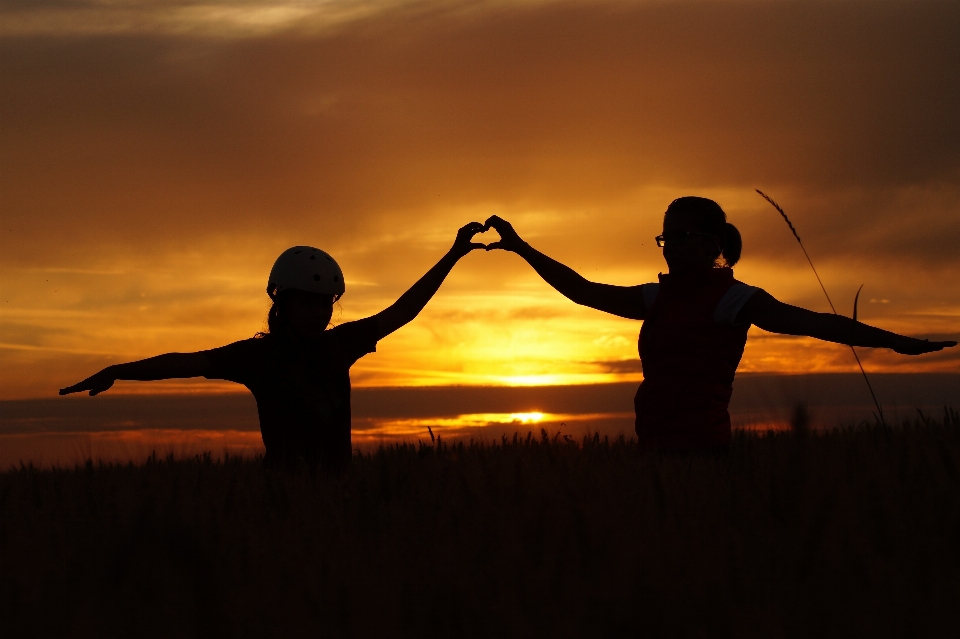 Hand horizon silhouette light