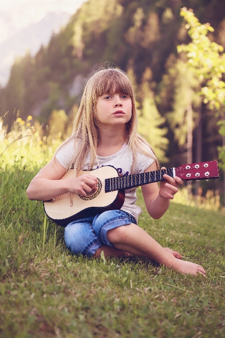 Naturaleza césped persona música