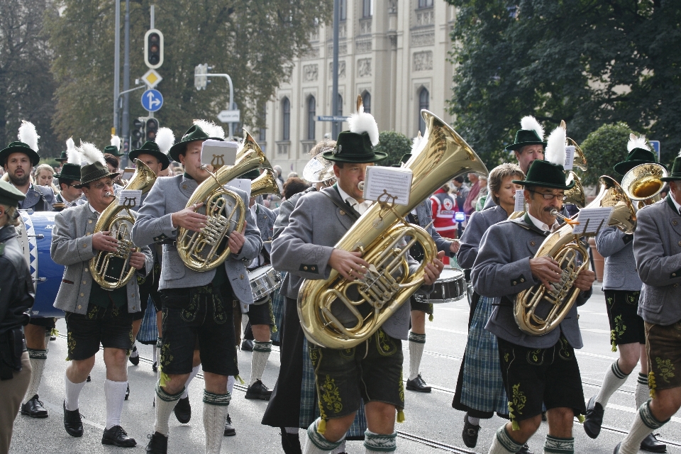 Musicien instrument de musique fanfare
 festival